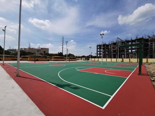 东莞硅pu篮球场施工厂家推荐,金元牛60天完成学校硅pu篮球场工程
